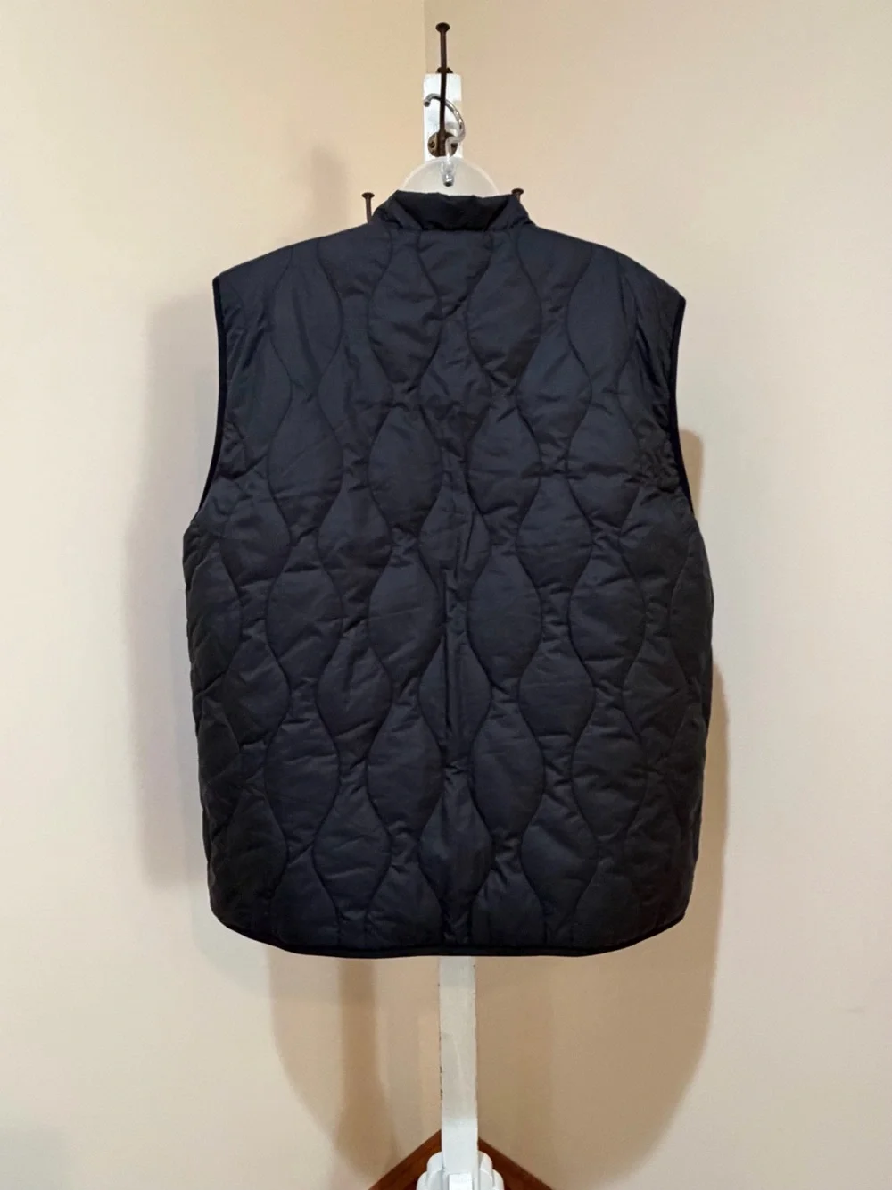 NEW NATIONAL GEOGRAPHIC FROM DISNEY PARKS FULL ZIP VEST IN BLACK SIZE LARGE